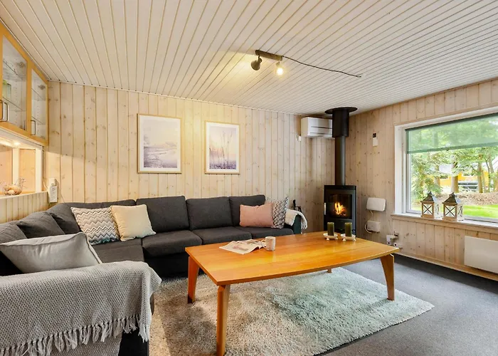 3 Bedroom Beautiful In Ansager